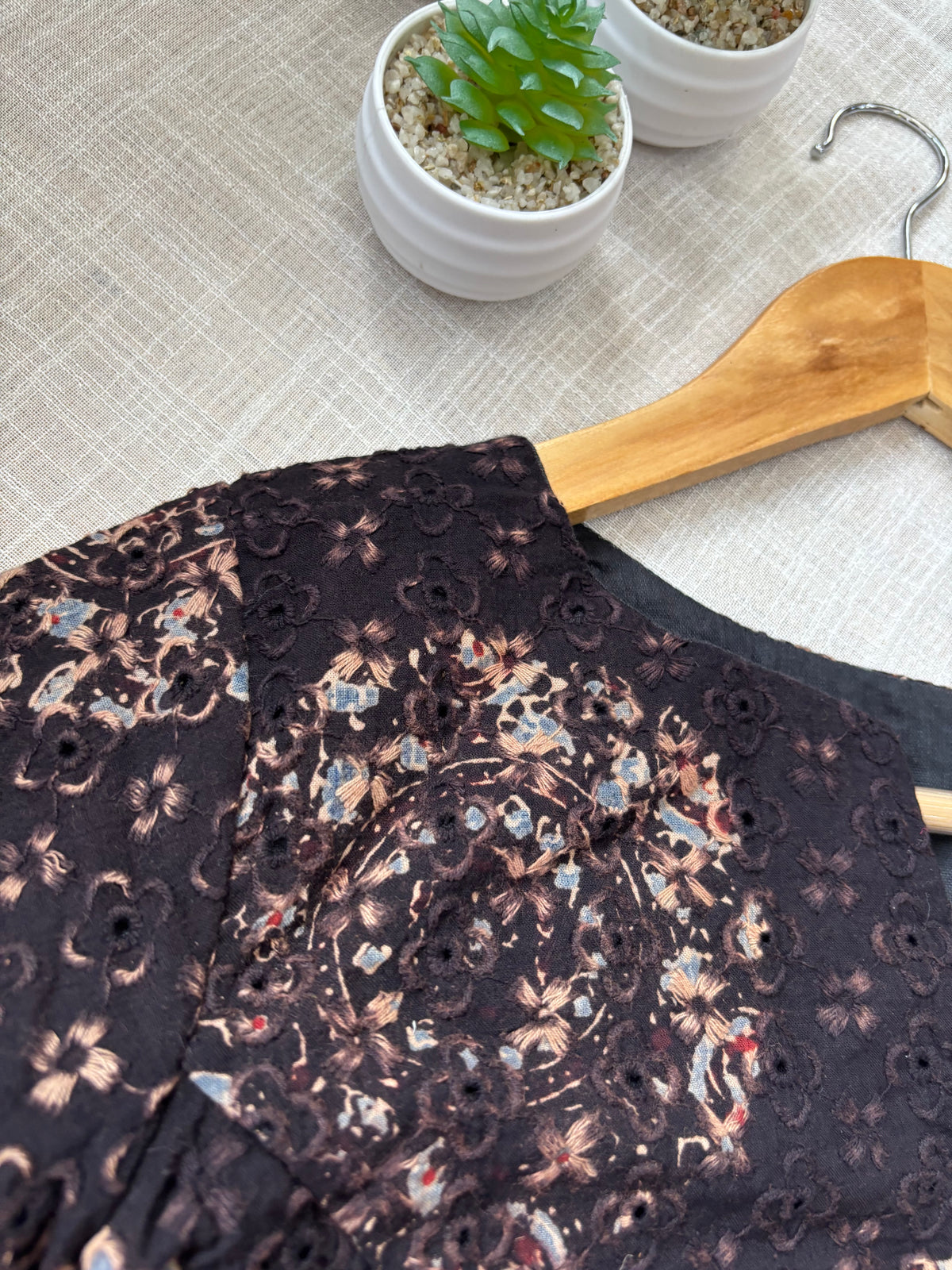 BLACK HAKOBA BLOUSE