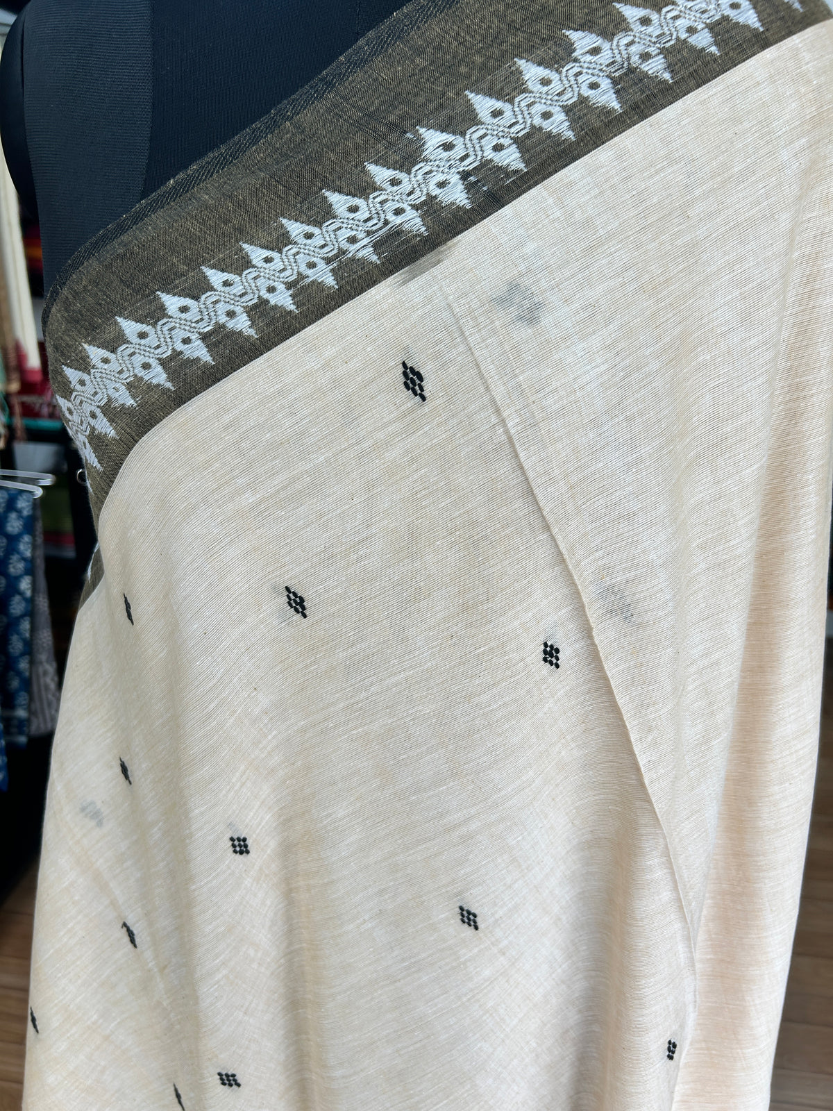 WHITE DHANIAKHALI SAREE
