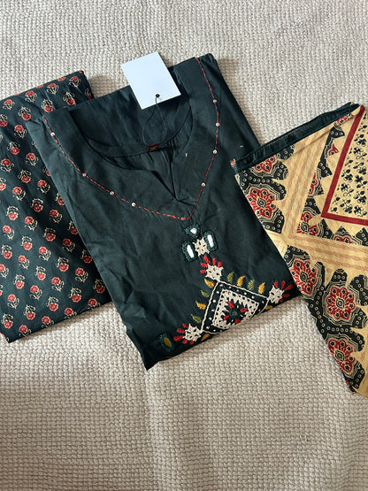 GREEN GAMTHI COTTON SUIT