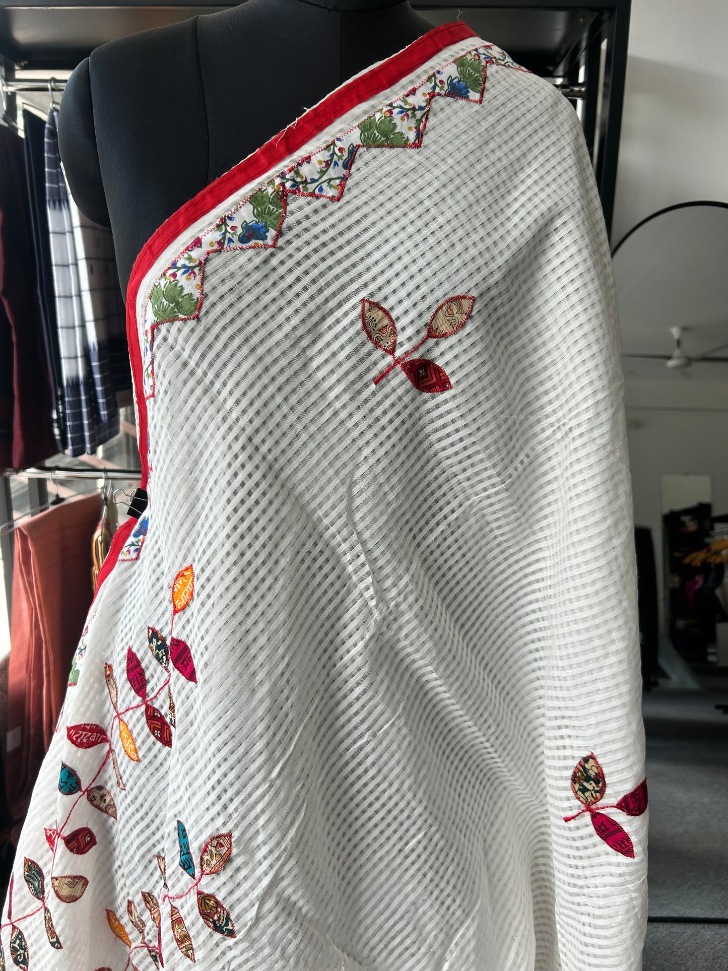 White applique kota