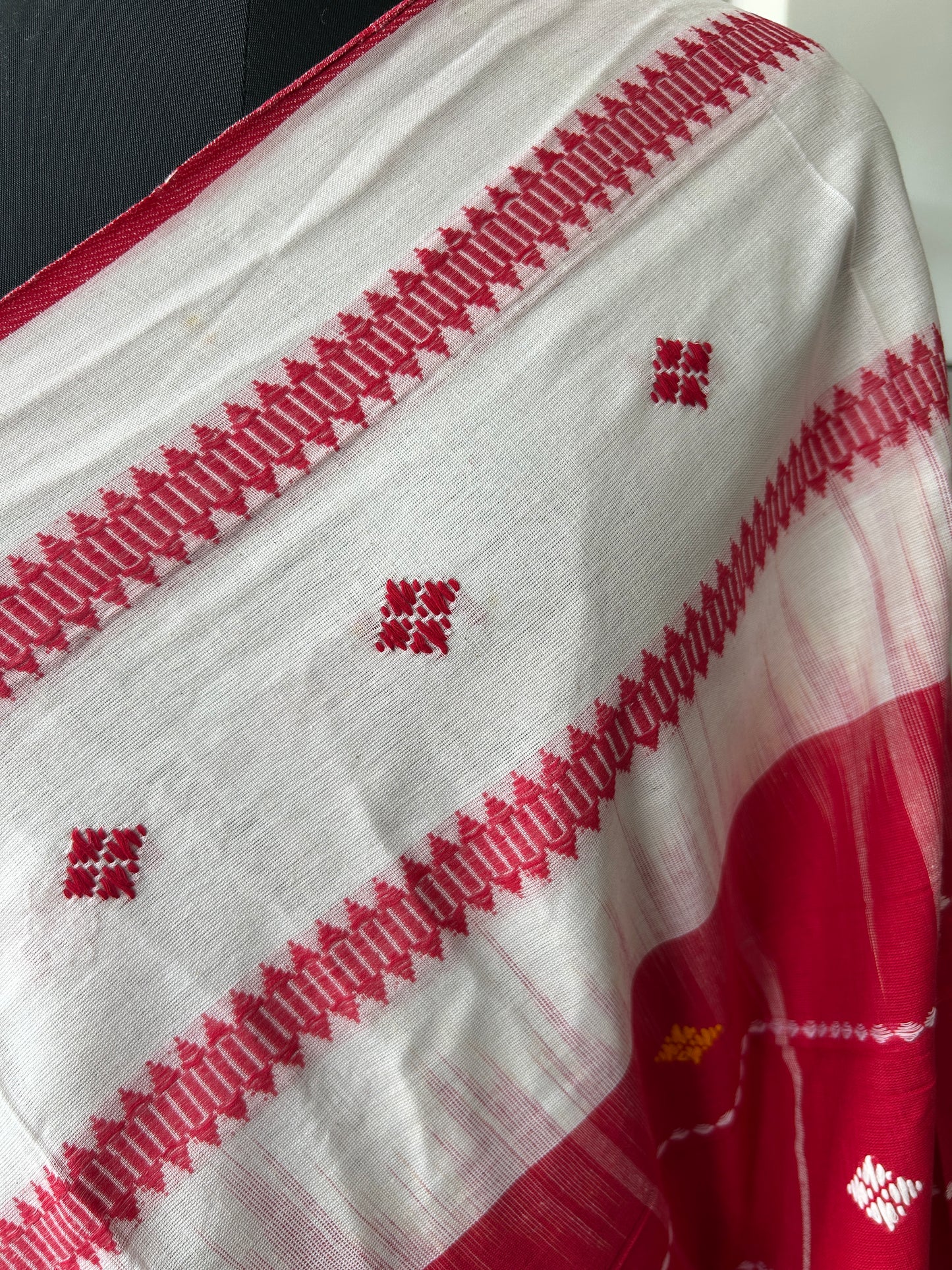RED DHANIAKHALI SAREE