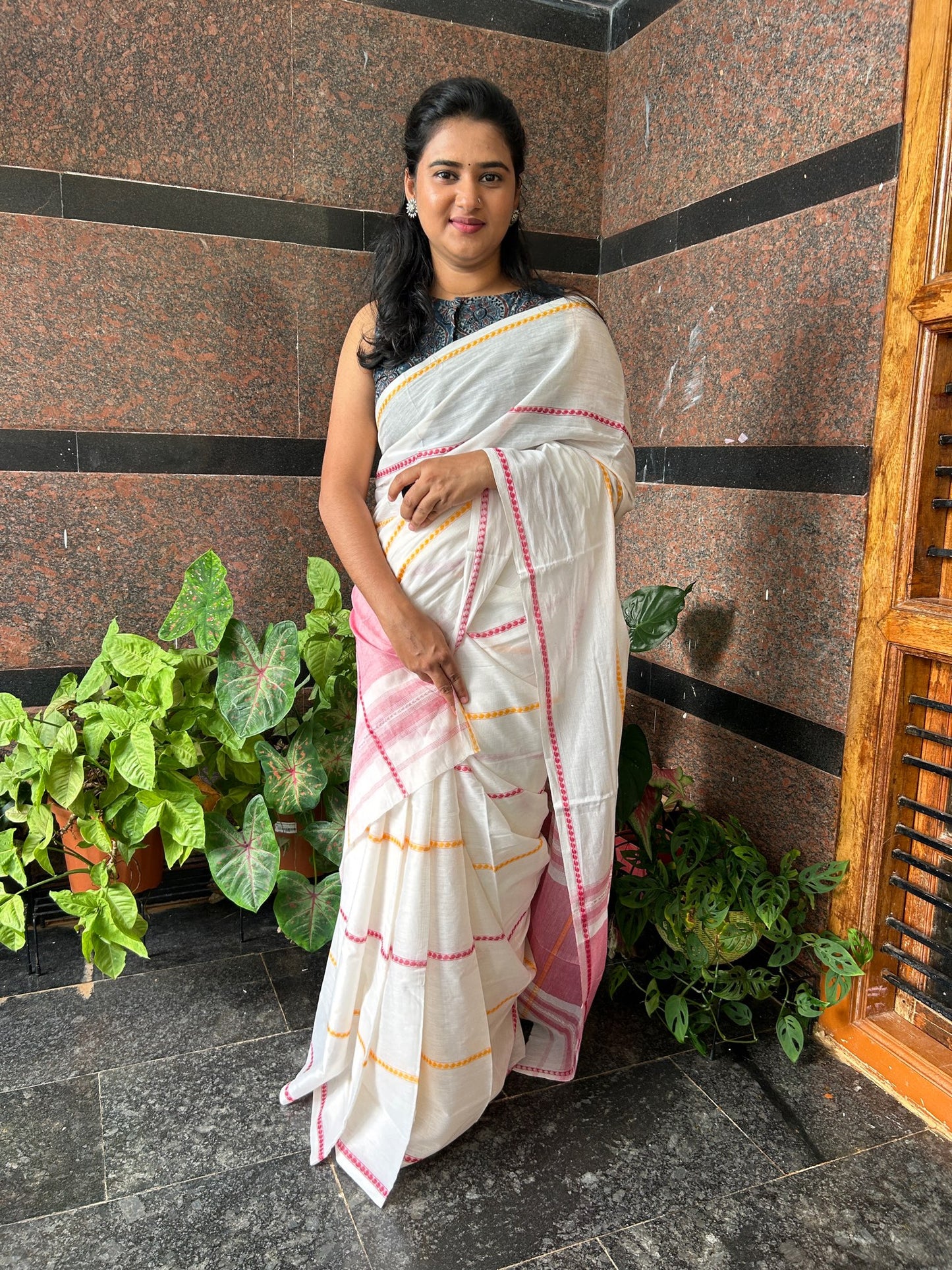 WHITE DHANIAKHALI SAREE