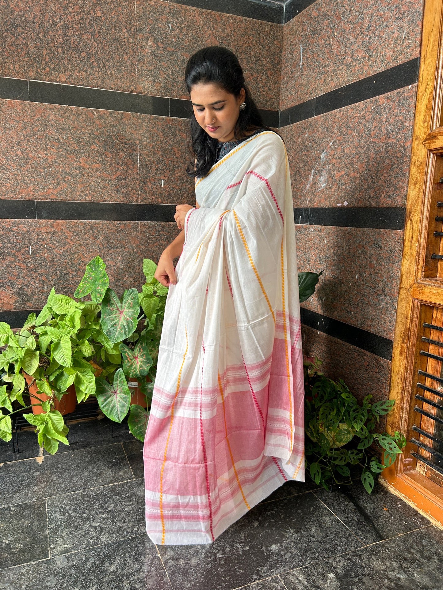 WHITE DHANIAKHALI SAREE