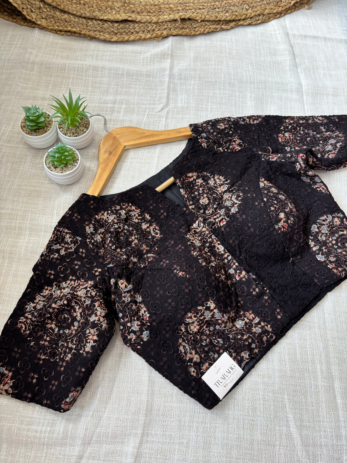 BLACK HAKOBA BLOUSE