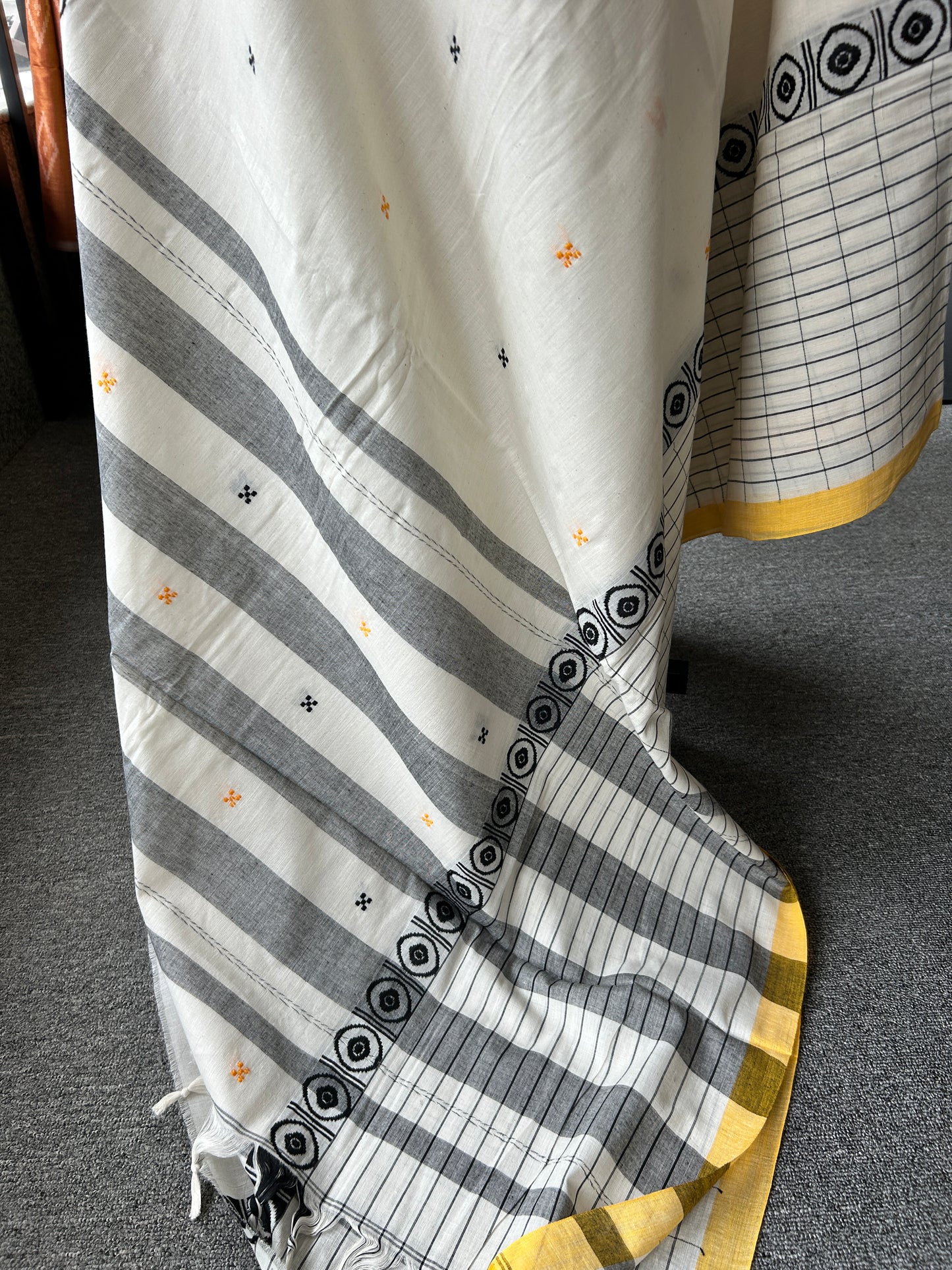WHITE DHANIAKHALI SAREE