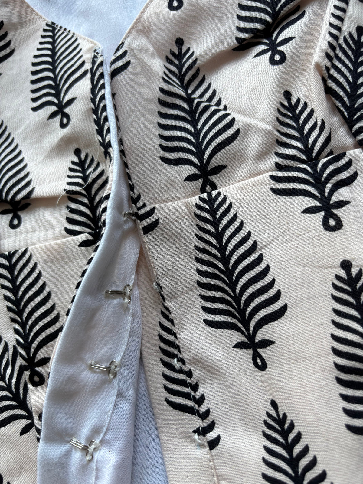 WHITE STRECHABLE BLOUSE