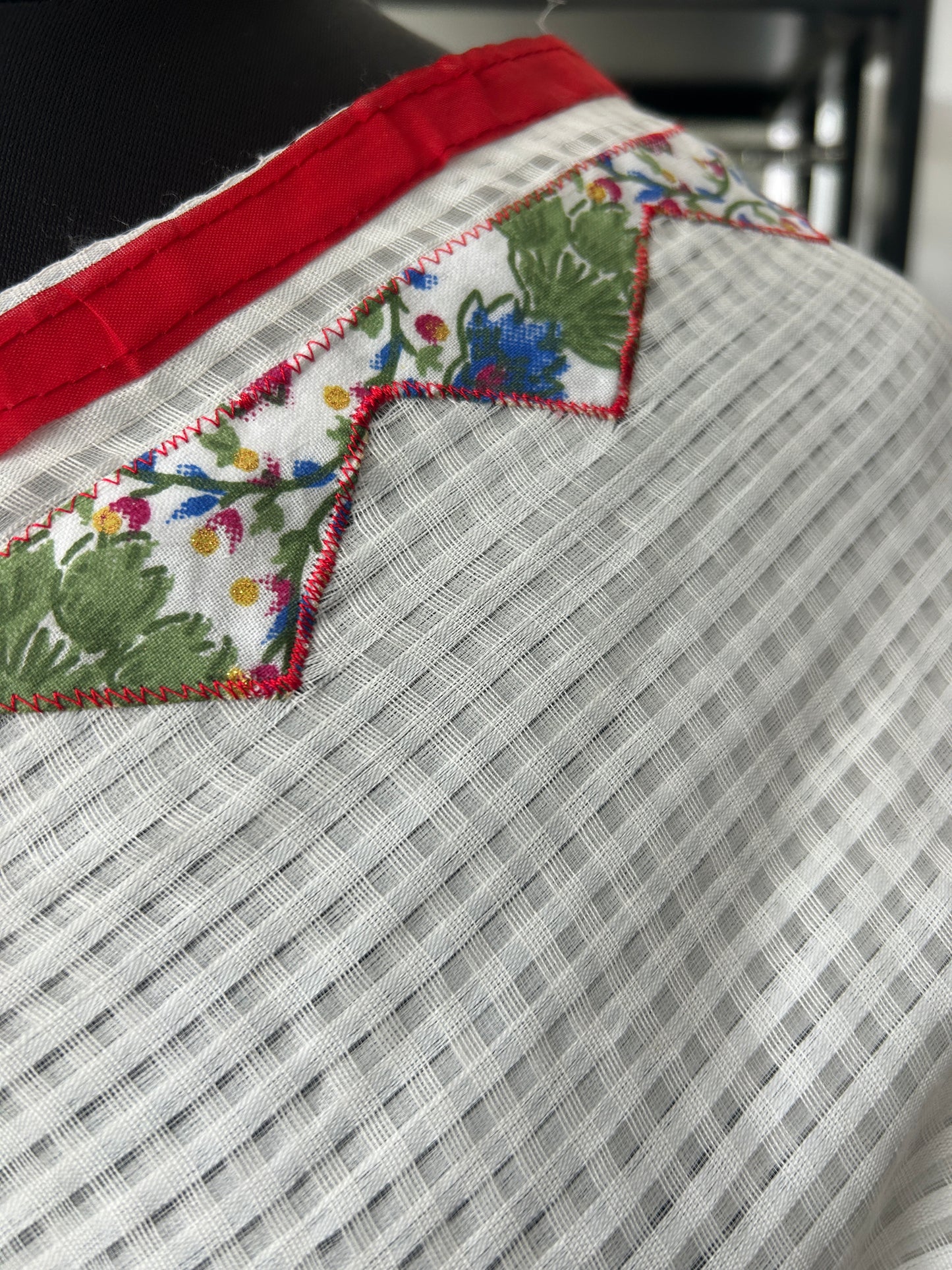 White applique kota