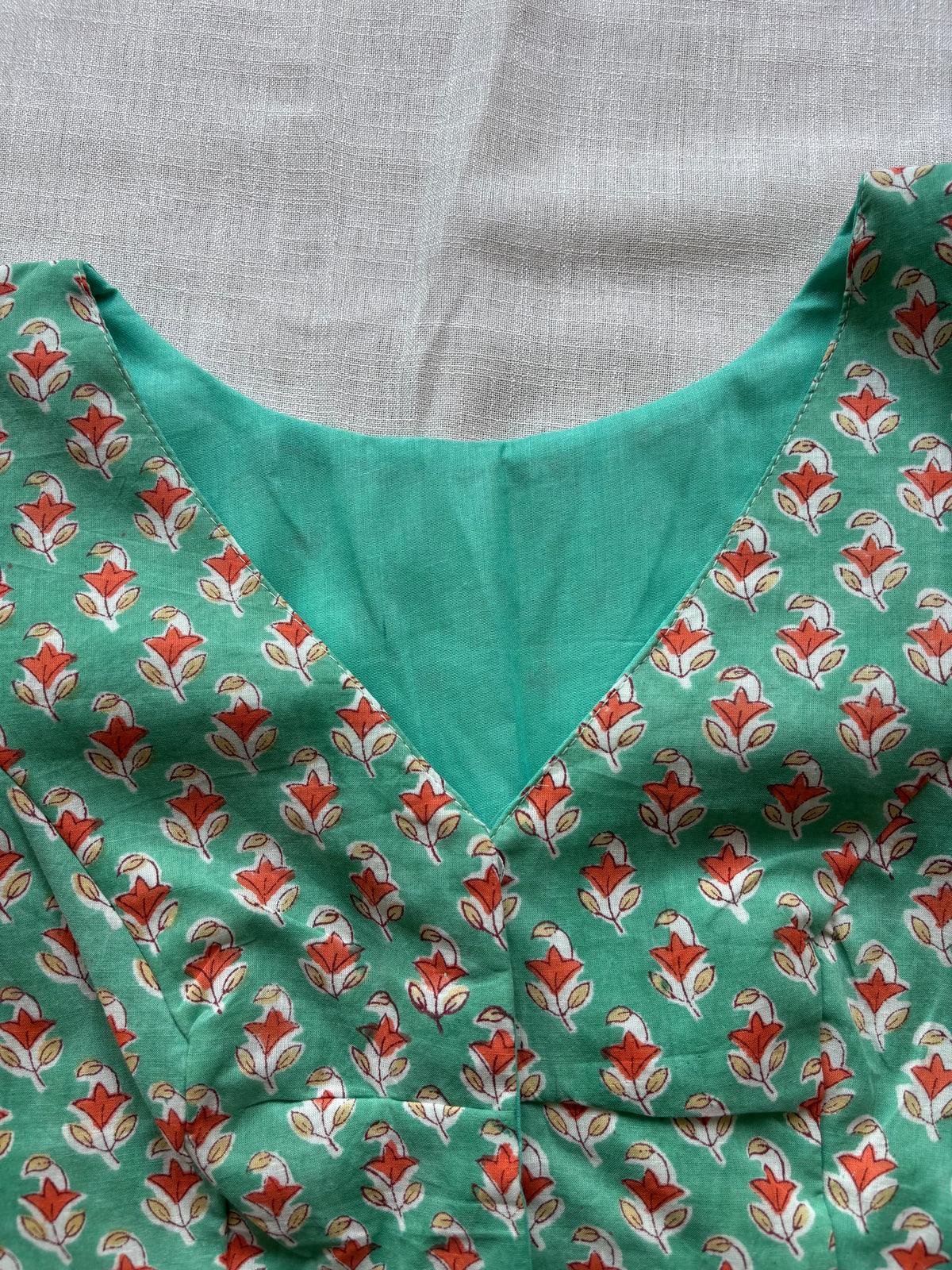 GREEN STRECHABLE BLOUSE