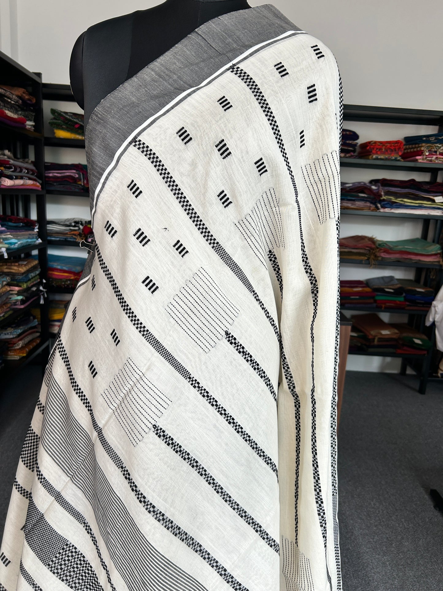 OFF-WHITE STRIPE JAMDANI