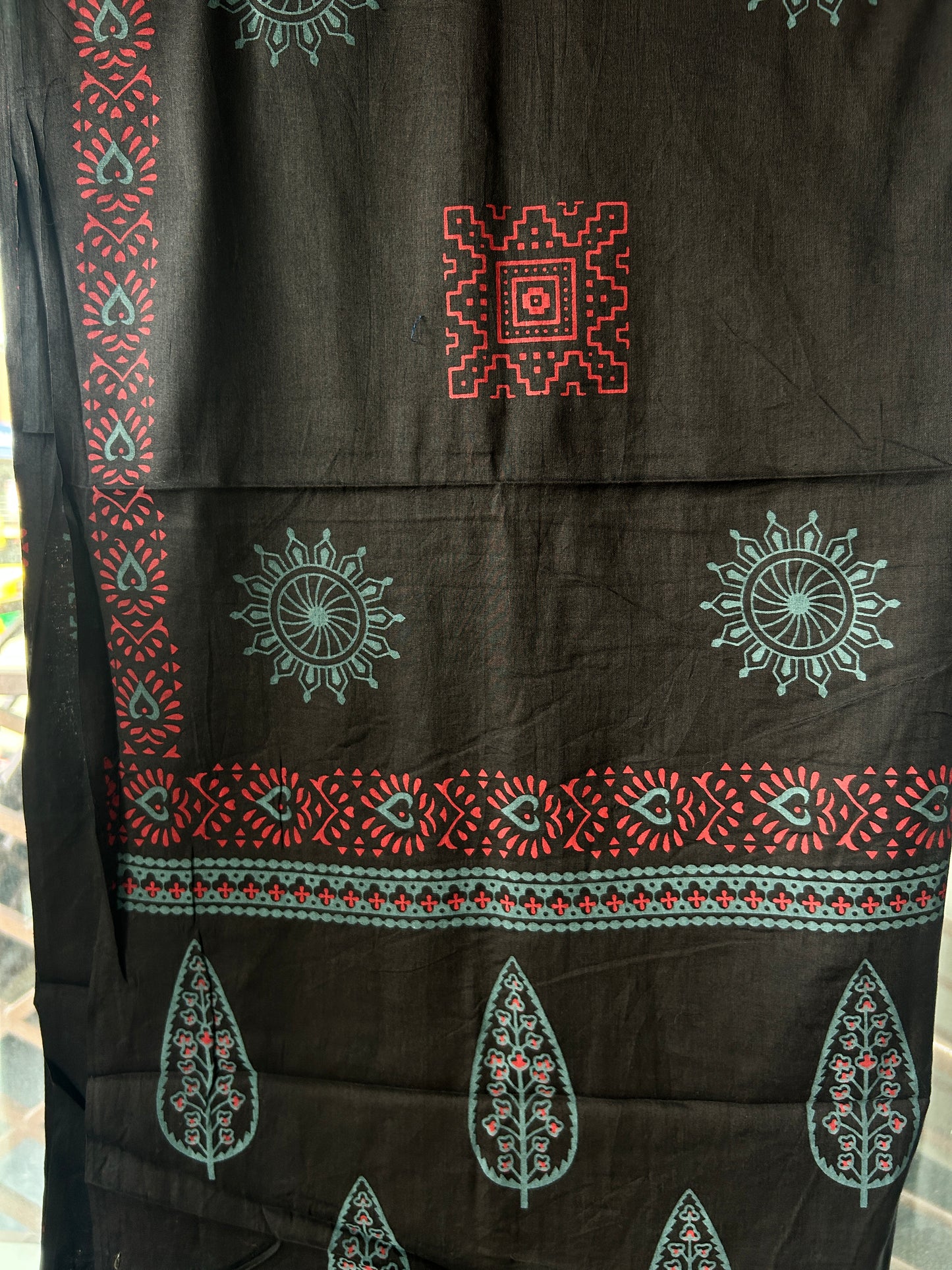 RED GAMTHI COTTON SUIT