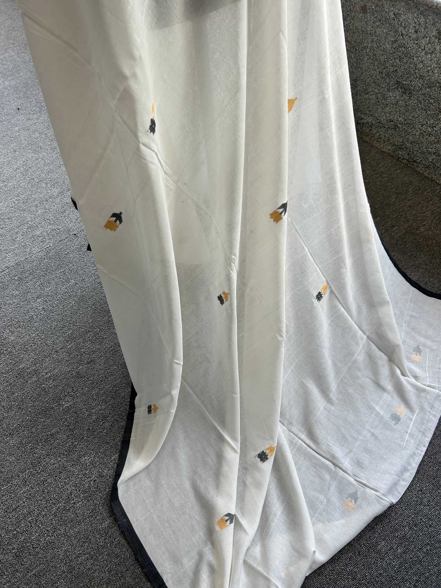 WHITE FLORAL JAMDANI