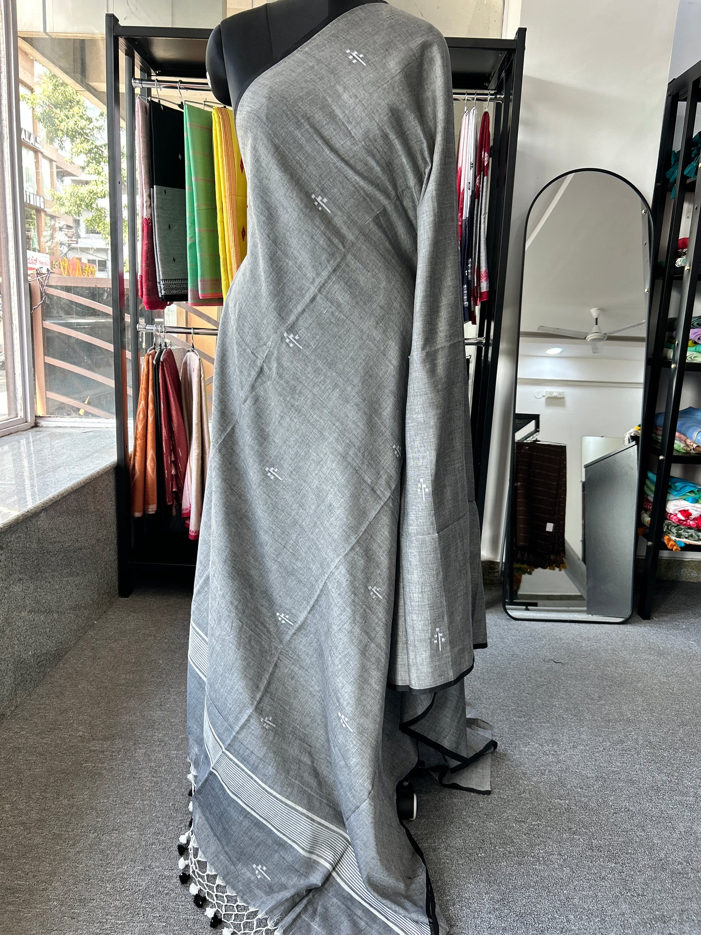 GREY JAMDANI