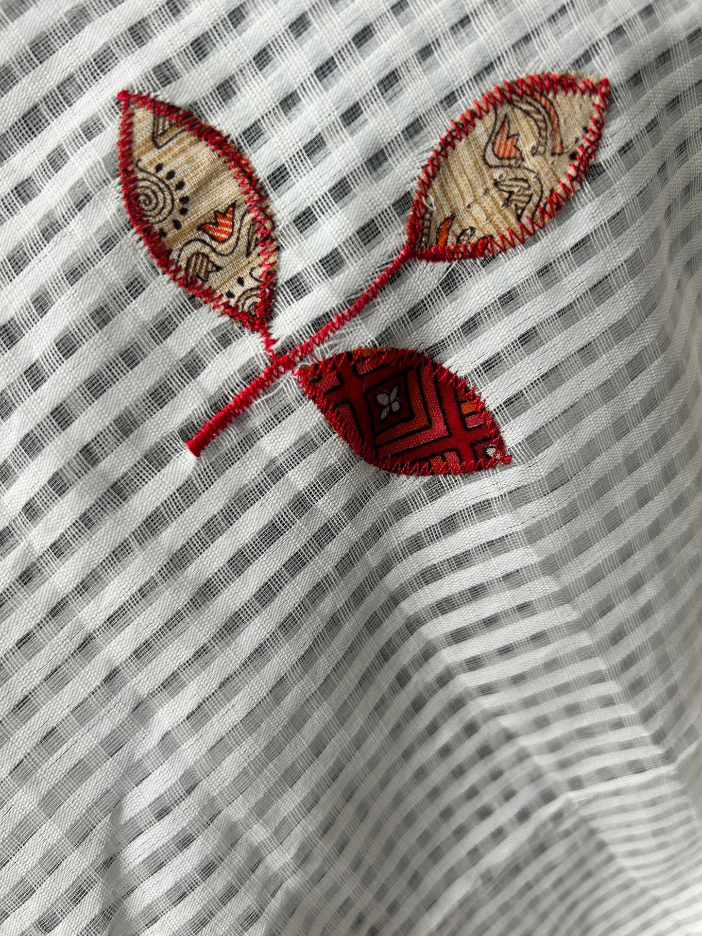 White applique kota