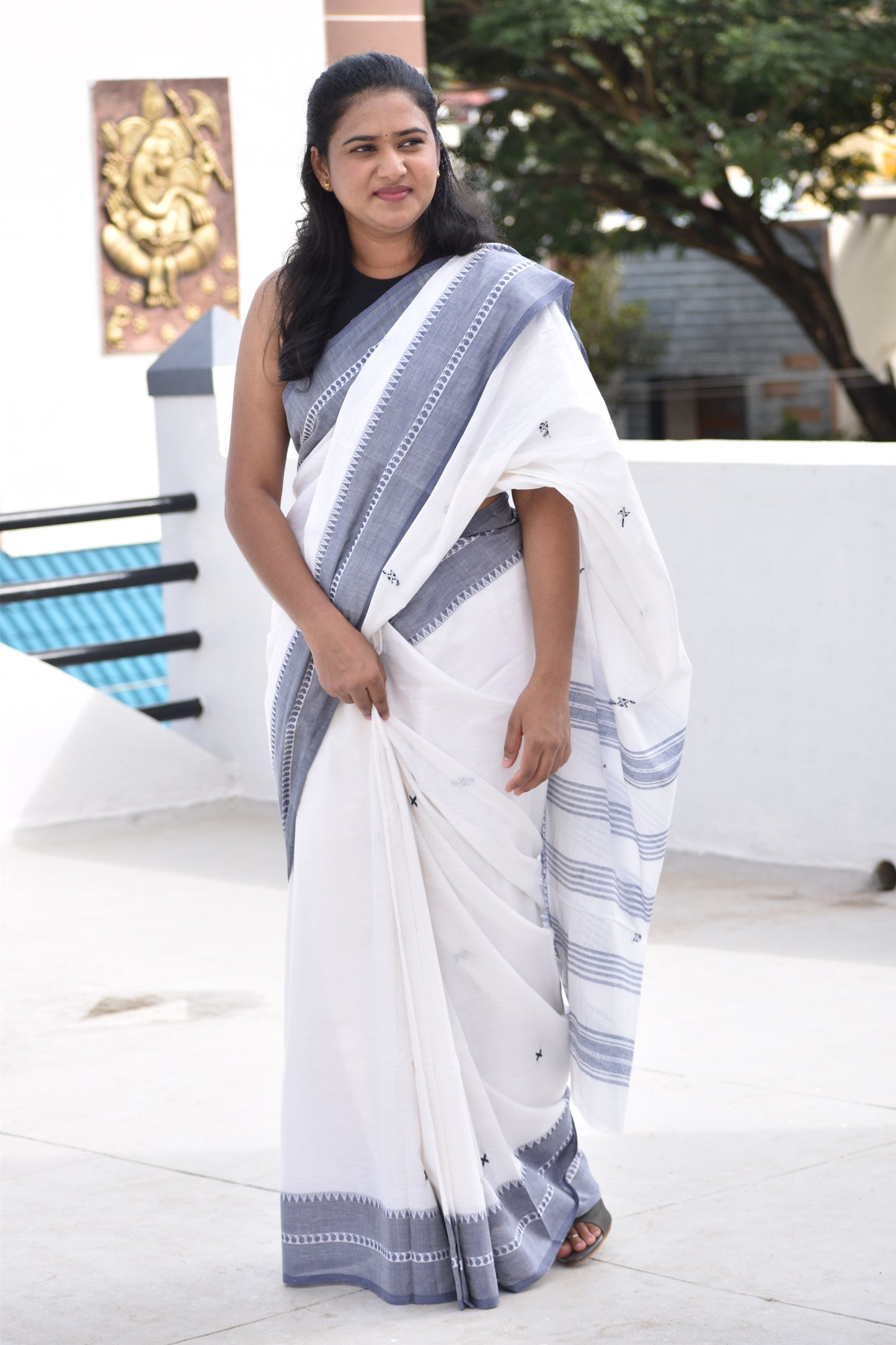 WHITE DHANIAKHALI SAREE