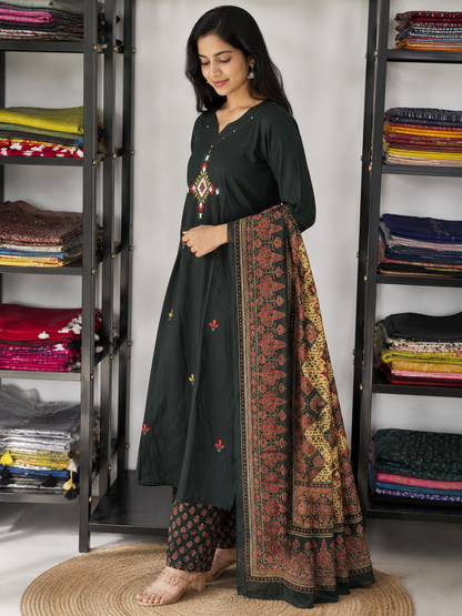 GREEN GAMTHI COTTON SUIT