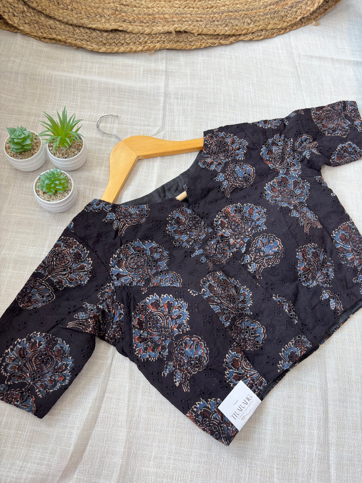 BLACK HAKOBA BLOUSE