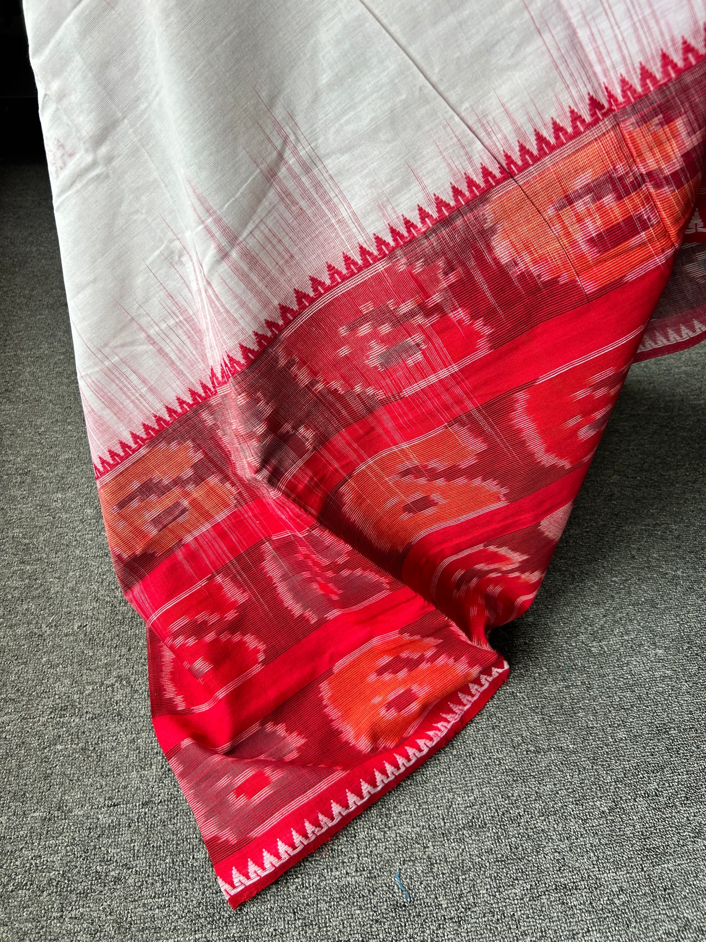 RED DHANIAKHALI SAREE