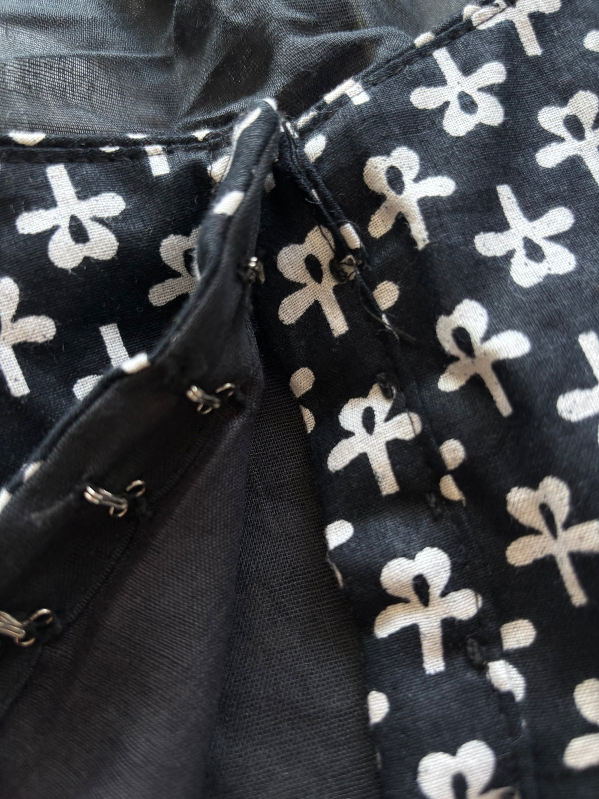 BLACK STRECHABLE BLOUSE