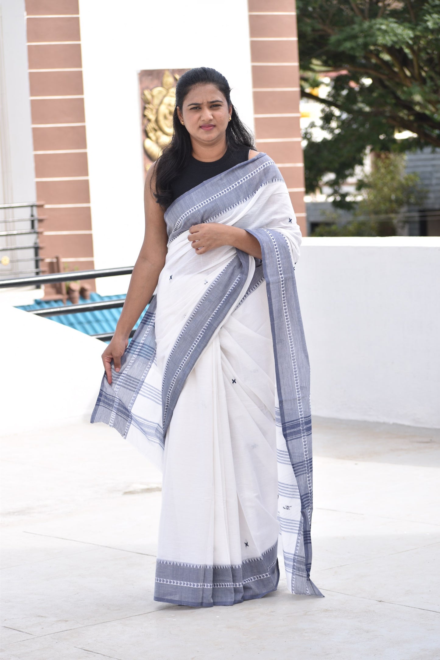 WHITE DHANIAKHALI SAREE