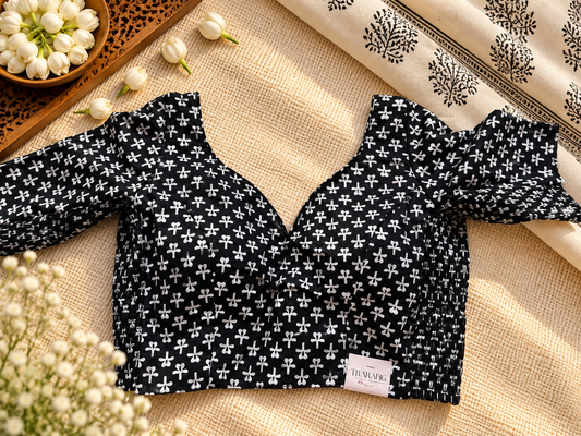 BLACK STRECHABLE BLOUSE
