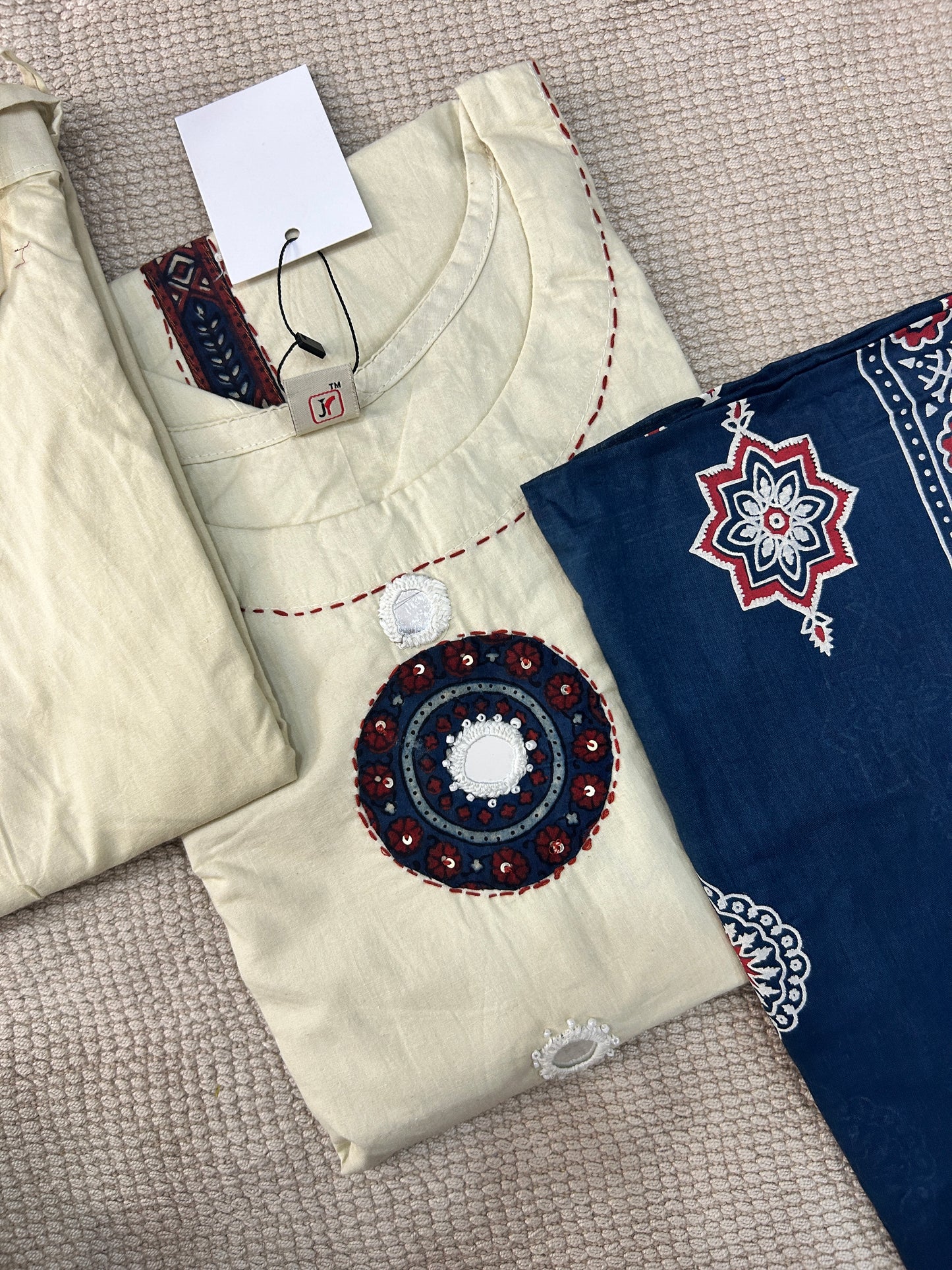 WHITE GAMTHI COTTON SUIT