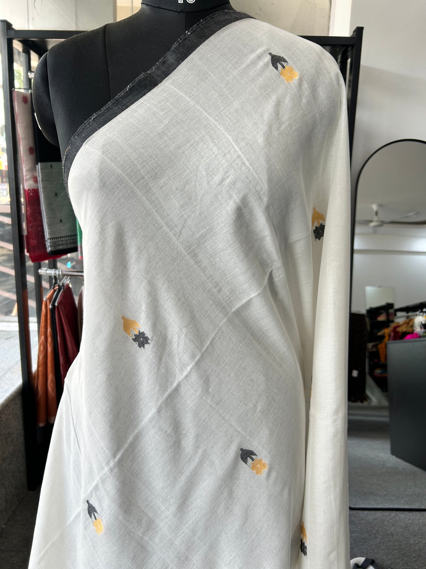 WHITE FLORAL JAMDANI