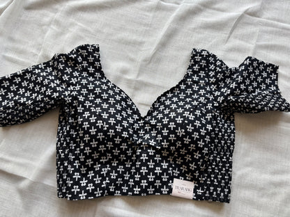 BLACK STRECHABLE BLOUSE