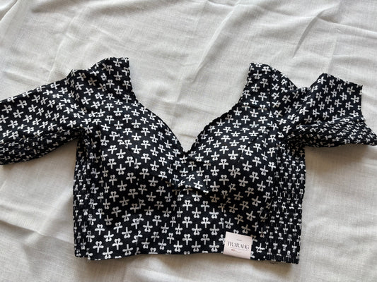 BLACK STRECHABLE BLOUSE