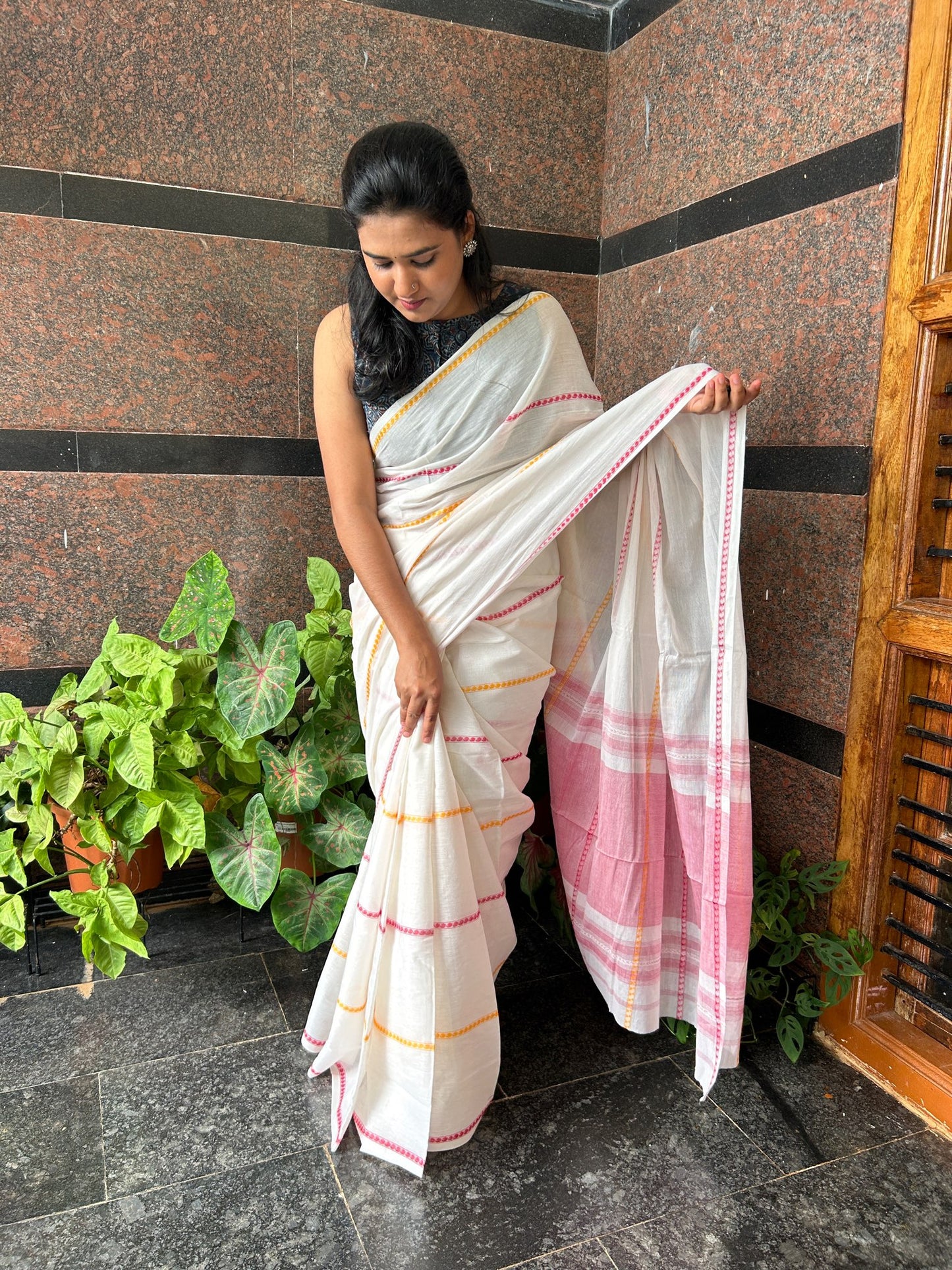 WHITE DHANIAKHALI SAREE