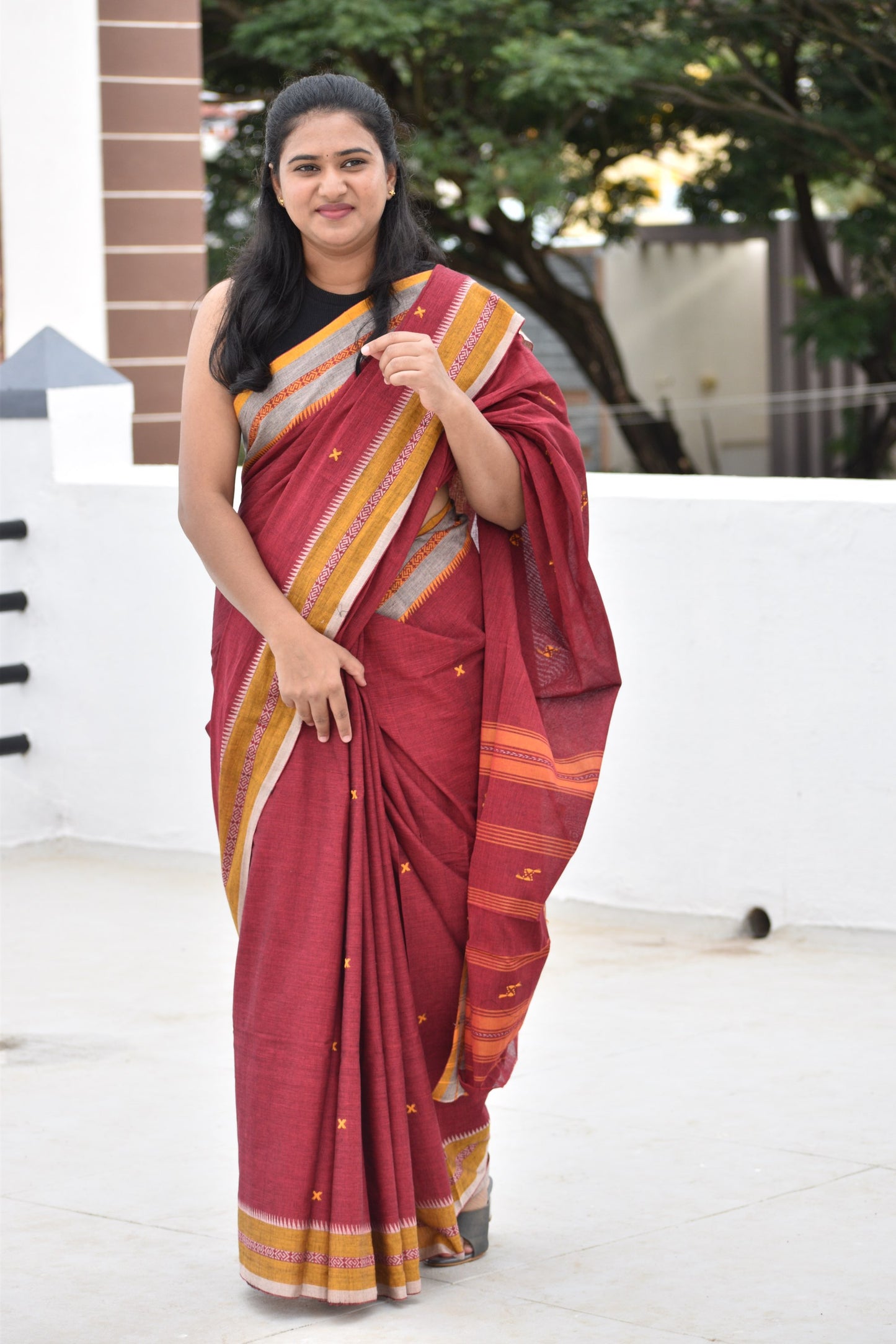 RED DHANIAKHALI SAREE