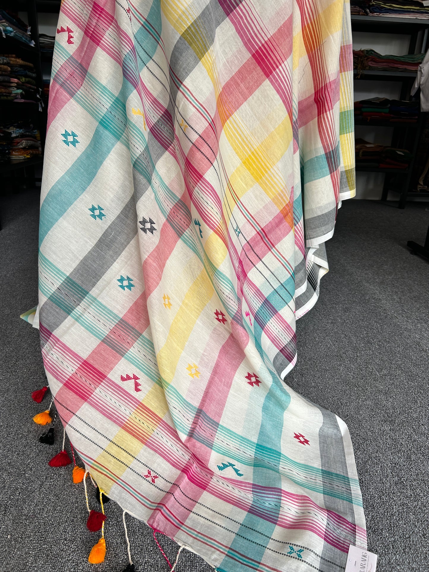 MULTICOLOUR BHUJODI JAMDANI