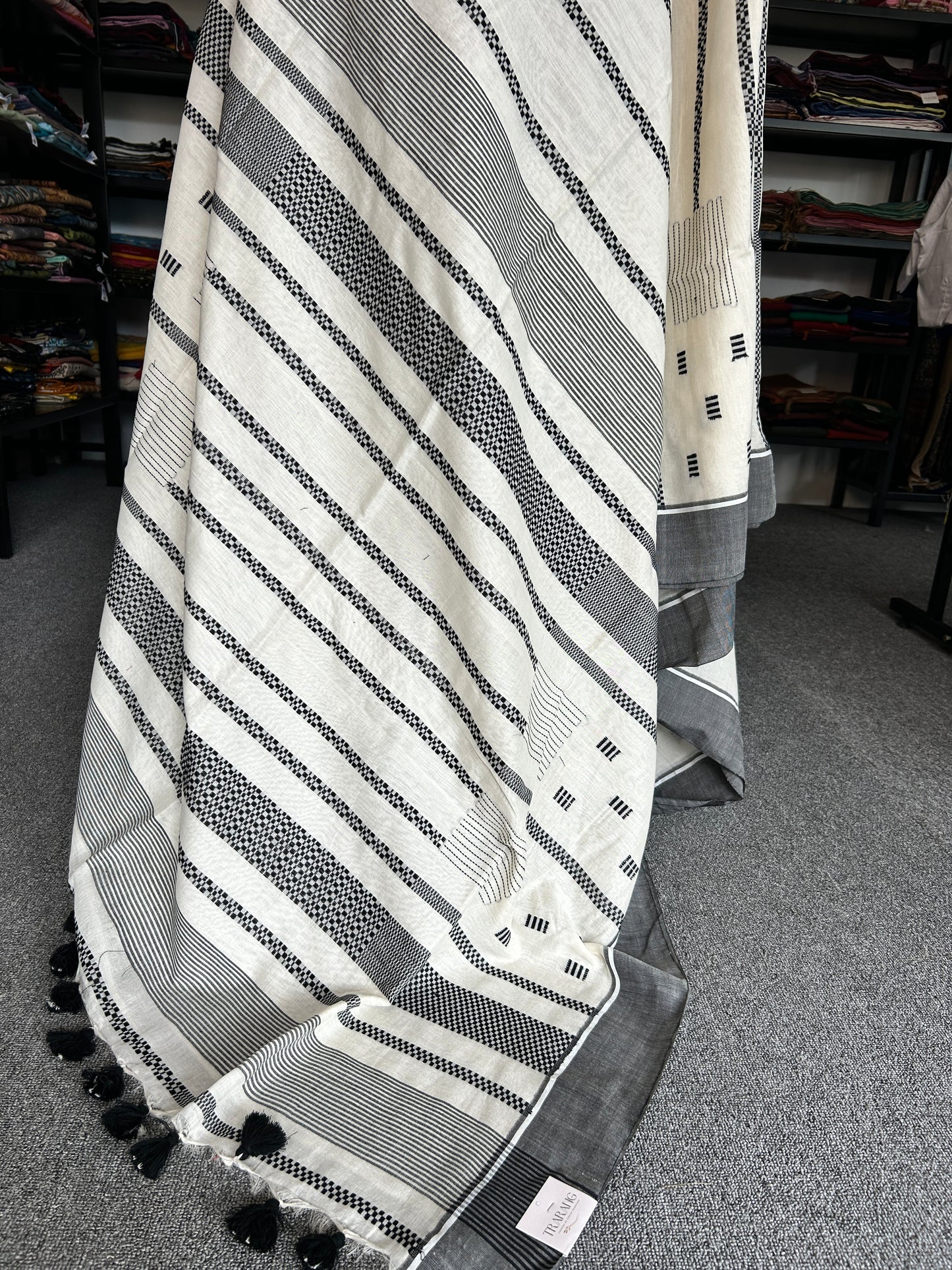 OFF-WHITE STRIPE JAMDANI