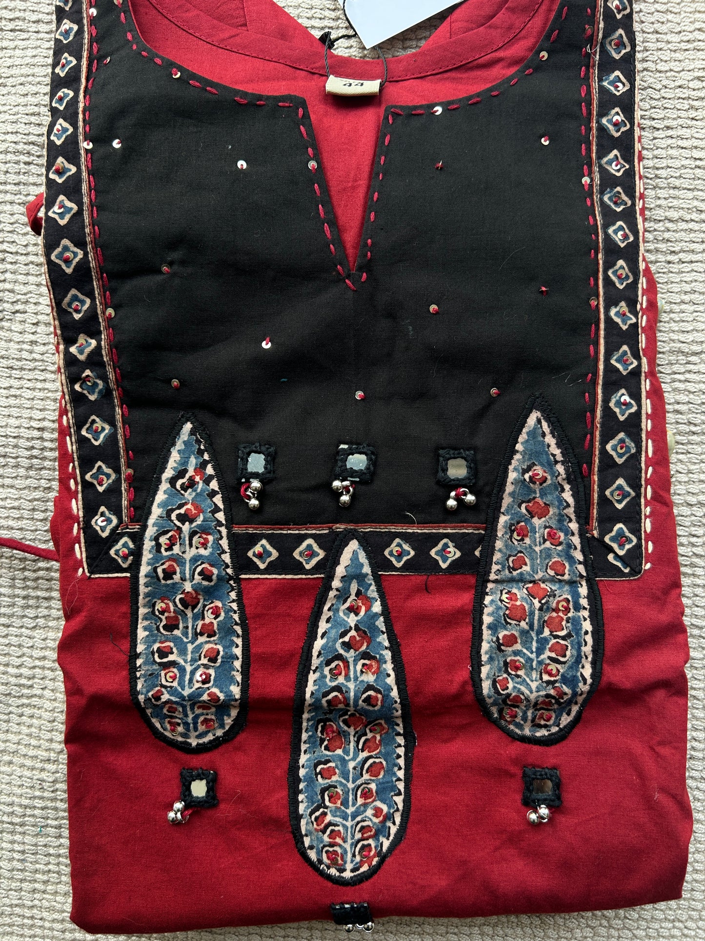 RED GAMTHI COTTON SUIT