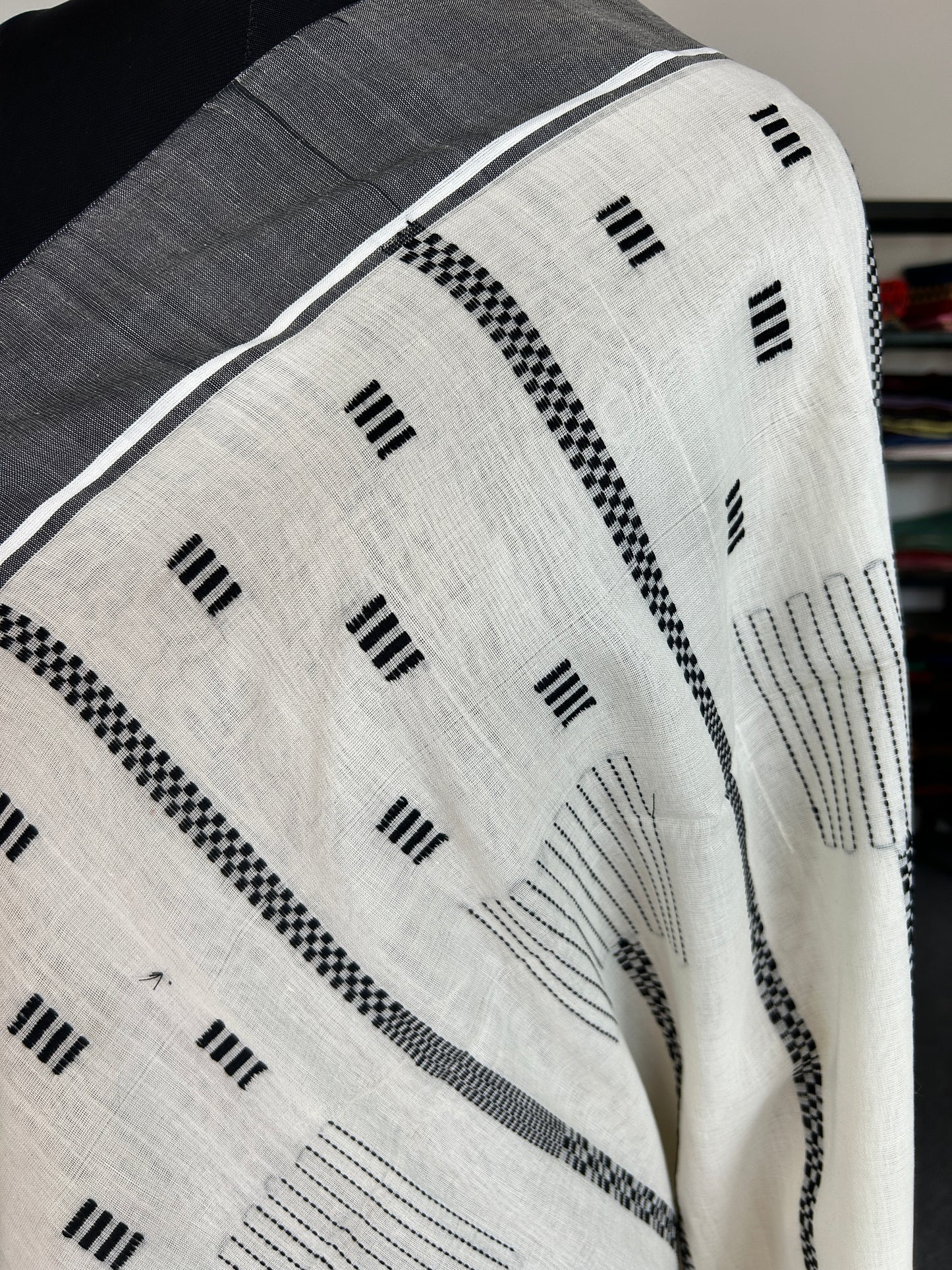 OFF-WHITE STRIPE JAMDANI