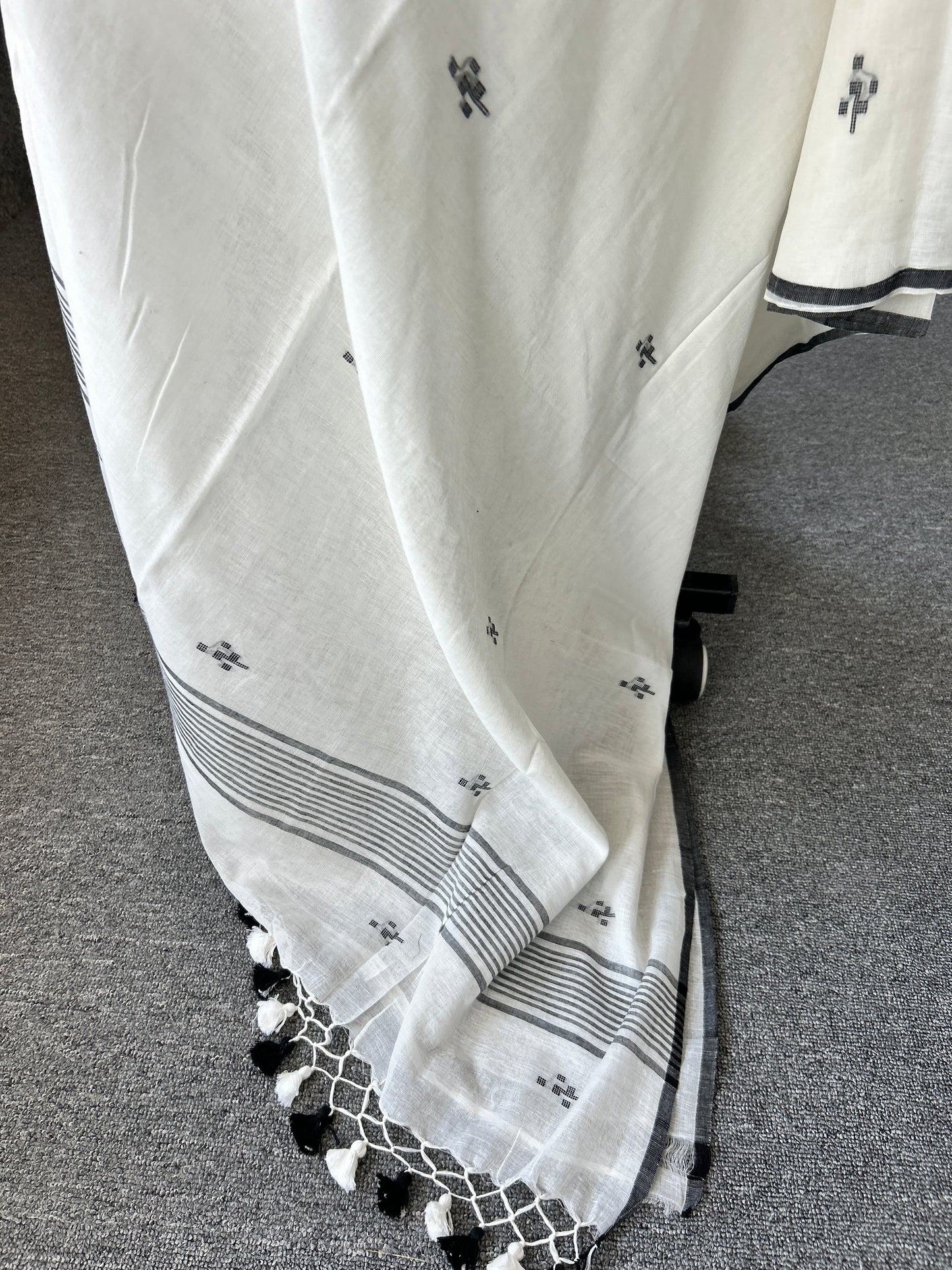 WHITE JAMDANI
