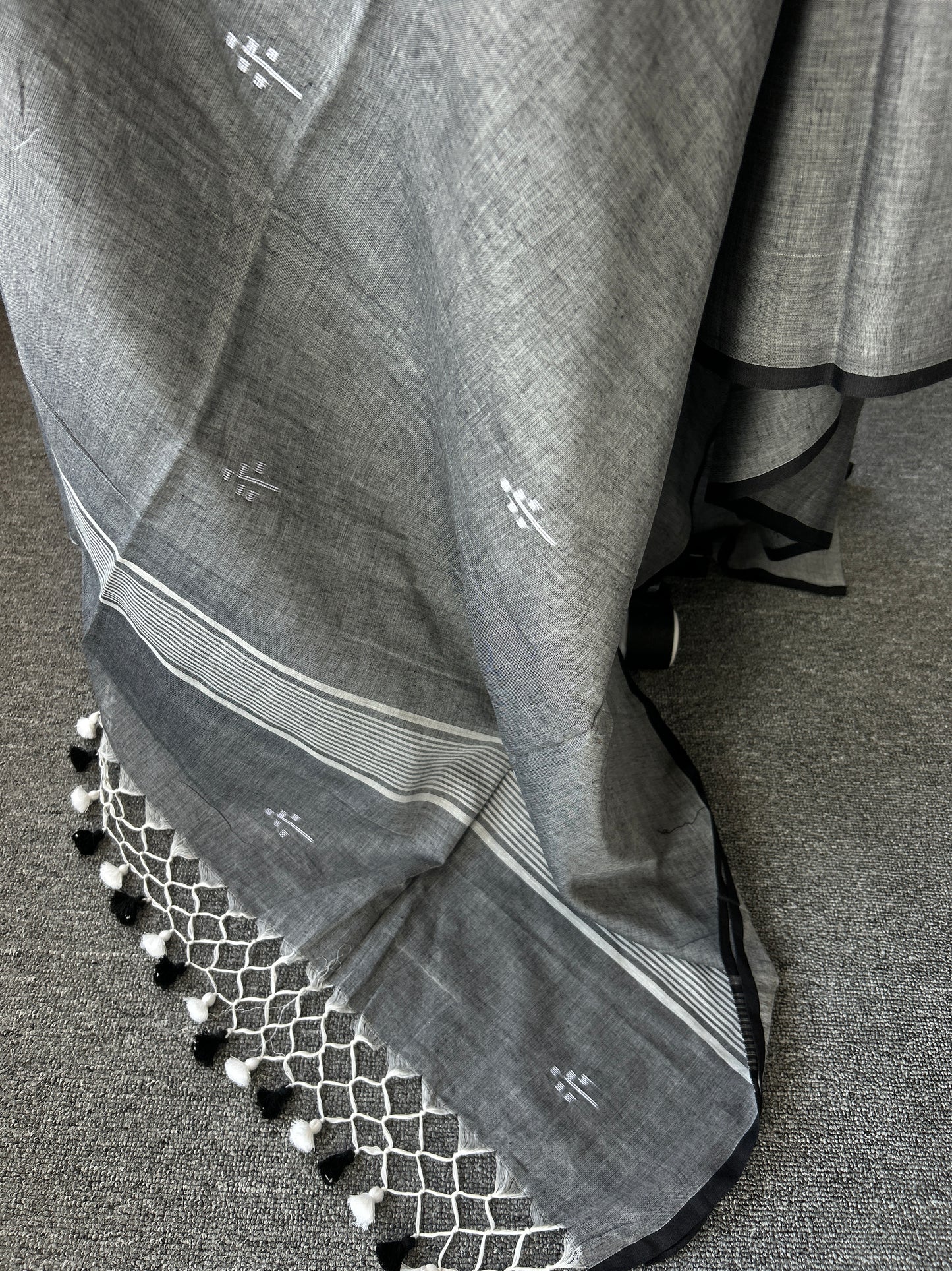 GREY JAMDANI