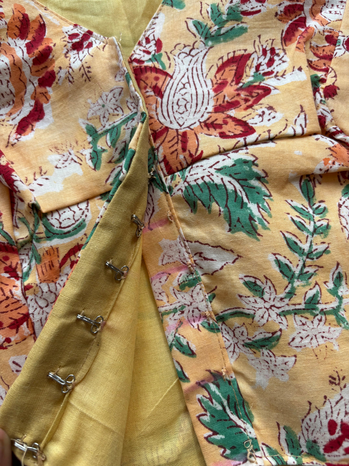 YELLOW STRECHABLE BLOUSE