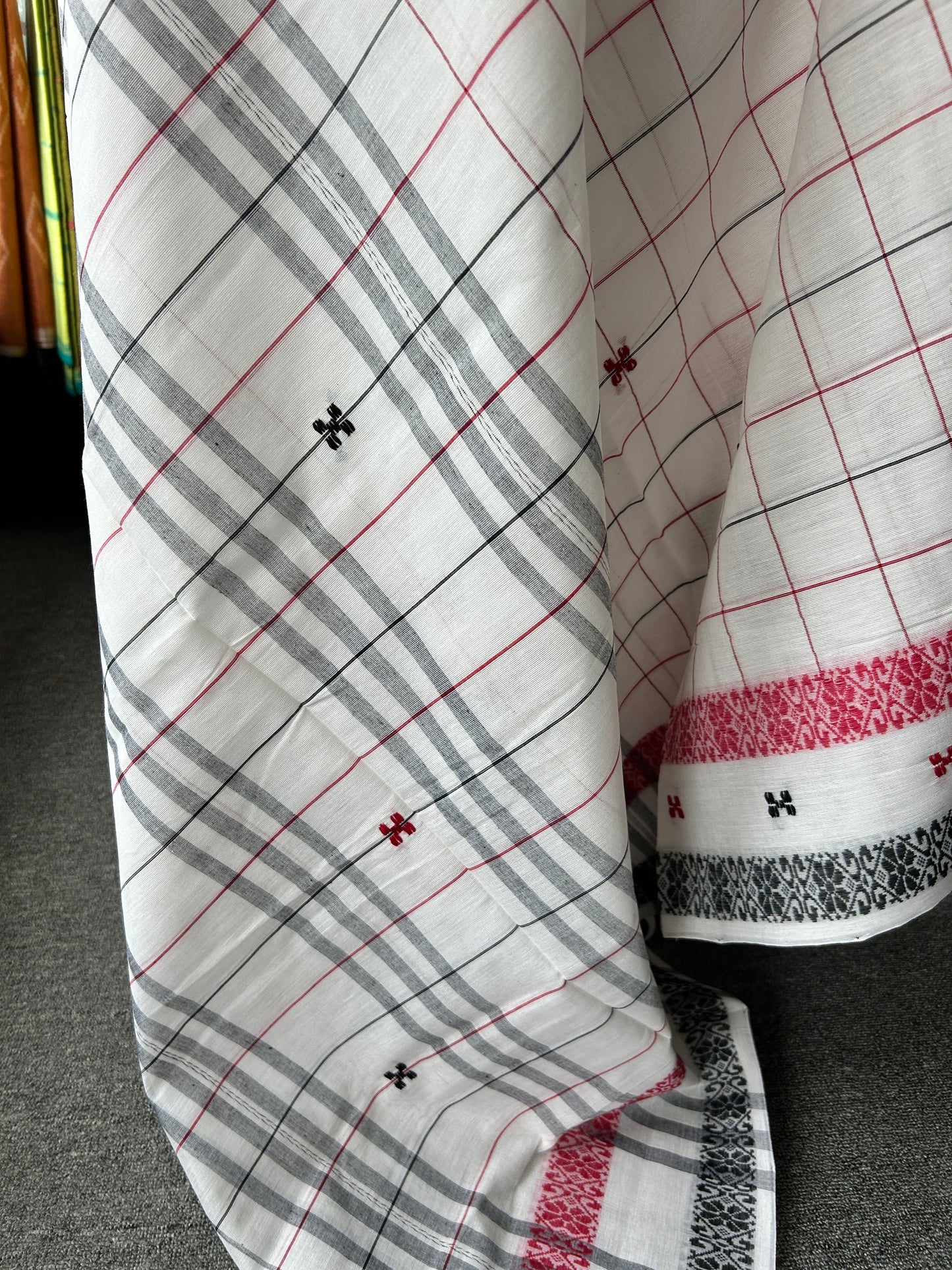 WHITE DHANIAKHALI SAREE