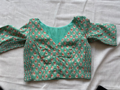 GREEN STRECHABLE BLOUSE