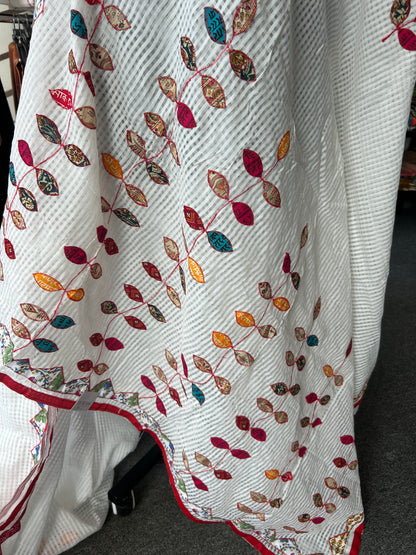 White applique kota