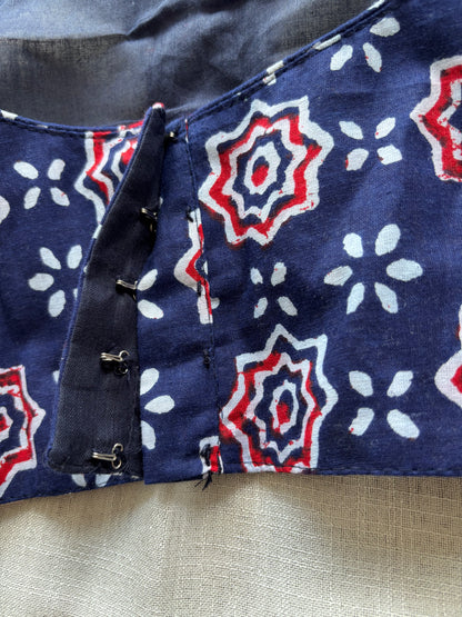 BLUE STRECHABLE BLOUSE