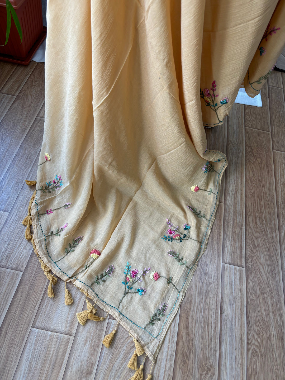BEIGE EMBROIDERED MUL SAREE