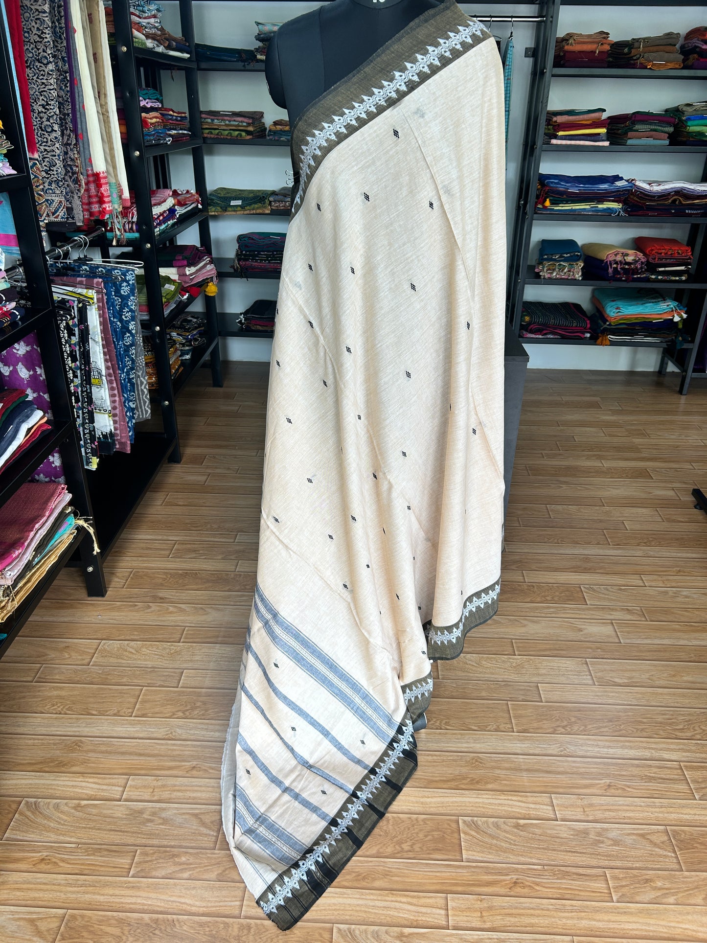 WHITE DHANIAKHALI SAREE