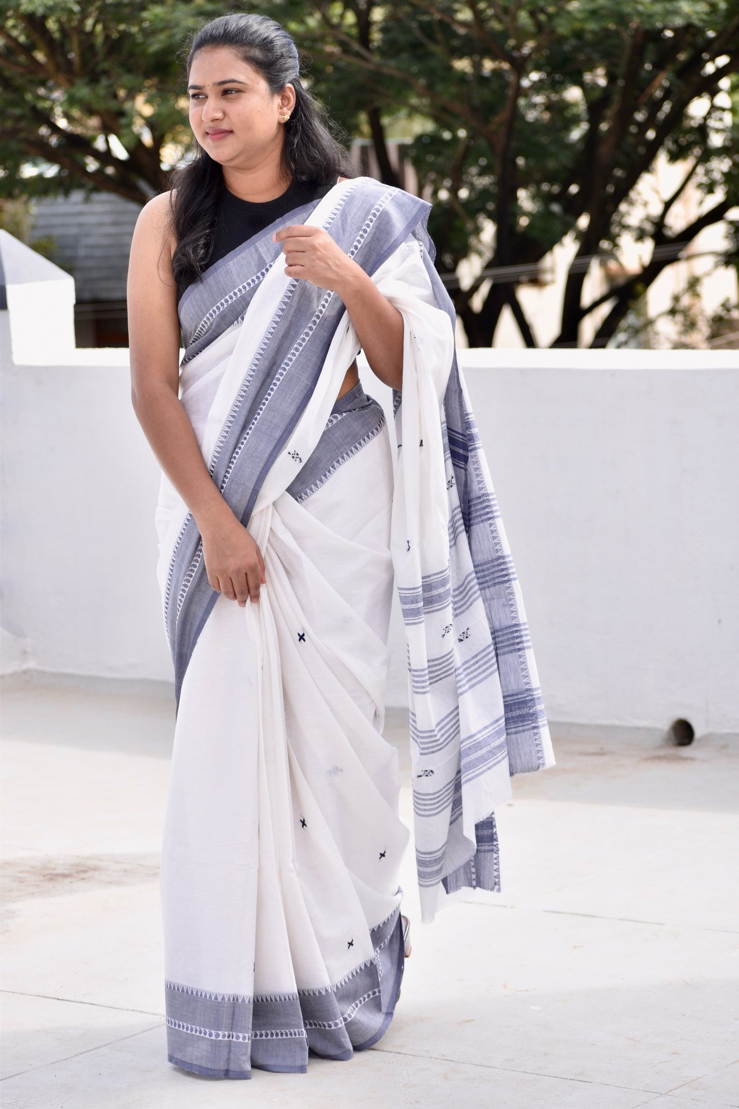 WHITE DHANIAKHALI SAREE