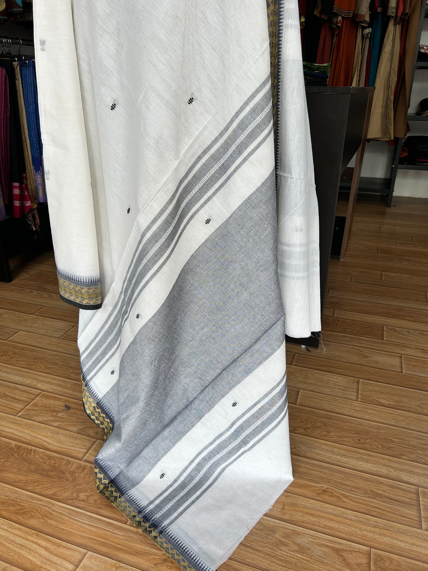 WHITE DHANIAKHALI SAREE