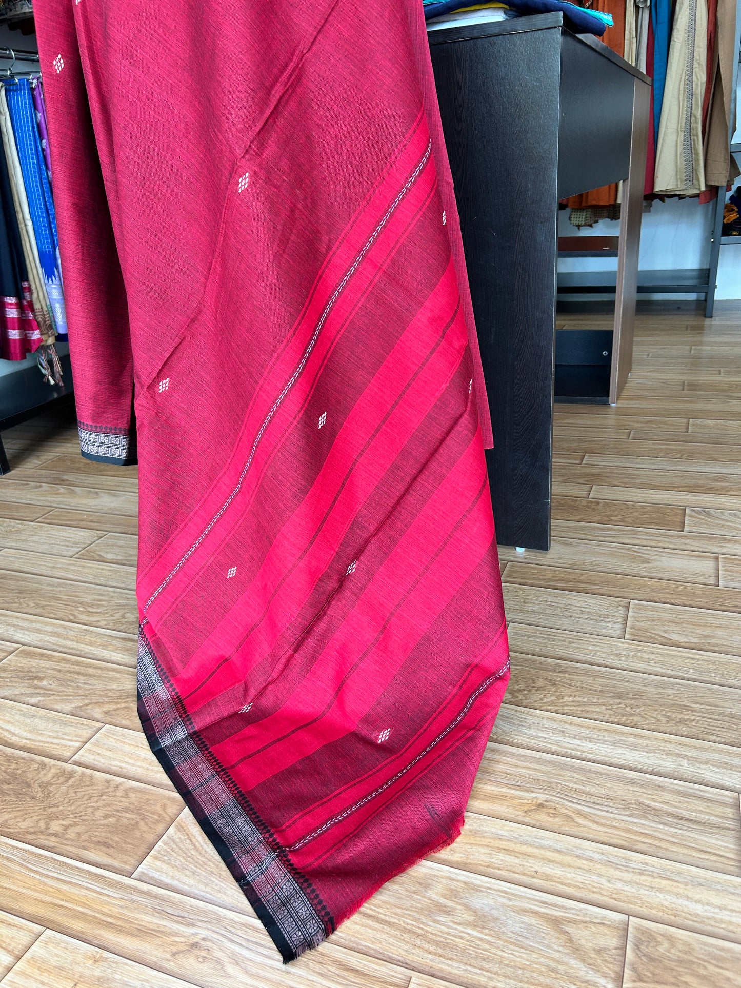 RED DHANIAKHALI SAREE