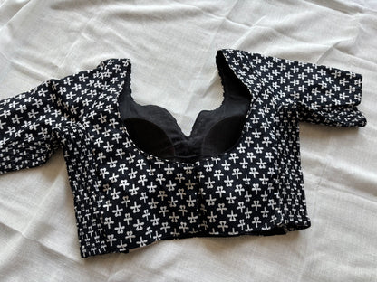 BLACK STRECHABLE BLOUSE