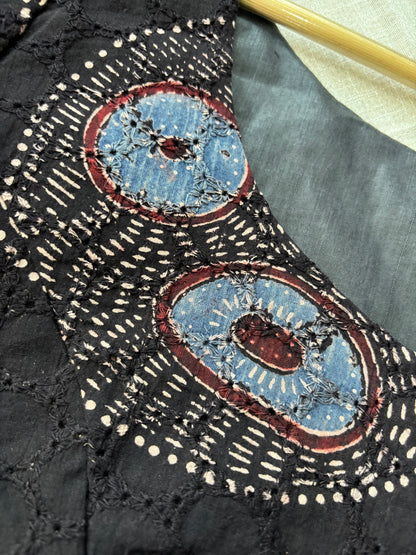 BLACK HAKOBA BLOUSE
